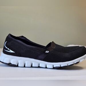 ​NEW Skechers EZ Flex Take It Easy Slip-Ons Women's Size 7